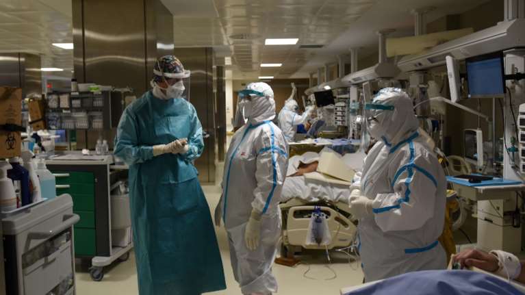 Κορονοϊός: Συγκίνηση για το θάνατο του 42χρονου πνευμονολόγου - &quot;Δεν είναι θεωρία συνωμοσίας&quot;, είχε γράψει στο Facebook