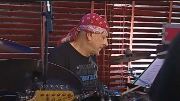 Κακουργηματική δίωξη στον γνωστό ντράμερ -Το πρώτο θύμα σπάει τη σιωπή της: Θυμάμαι ακόμη και τη μυρωδιά του σπιτιού του