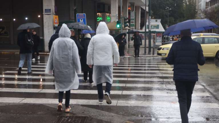 Κακοκαιρία: Μέχρι ποια ώρα θα βρέχει σήμερα - Συστάσεις από την Επιτροπή Εκτίμησης Κινδύνου - Οι περιοχές σε Red Code