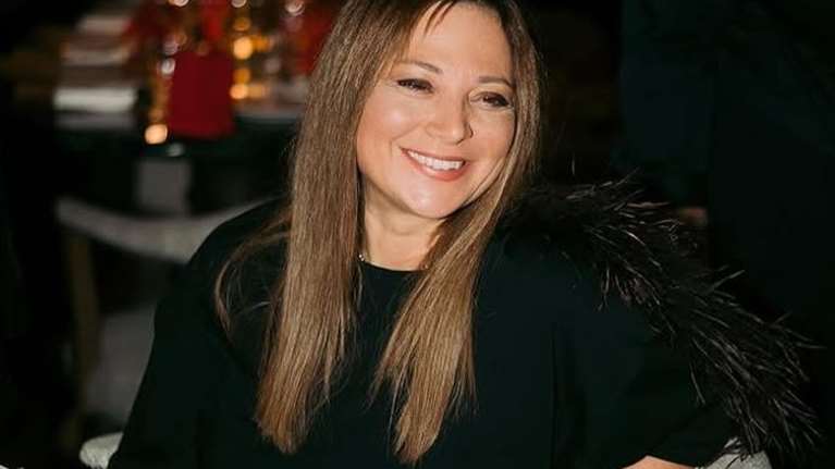 Νάνσυ Ζαμπέτογλου: Με festive look σε ιταλικό στην Κηφισιά - Πώς φόρεσε την παγιέτα