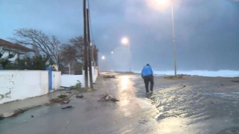 Λάρισα: Η θάλασσα βγήκε στην στεριά   - Στο "κόκκινο" η περιοχή της Αγιάς - 112 για τα Τέμπη