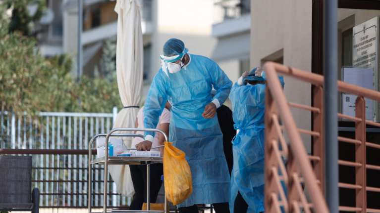 Κορονοίός: Οι νεκροί από την πανδημία ξεπέρασαν τις 907.000 - Πάνω από 28 εκατομμύρια τα κρούσματα