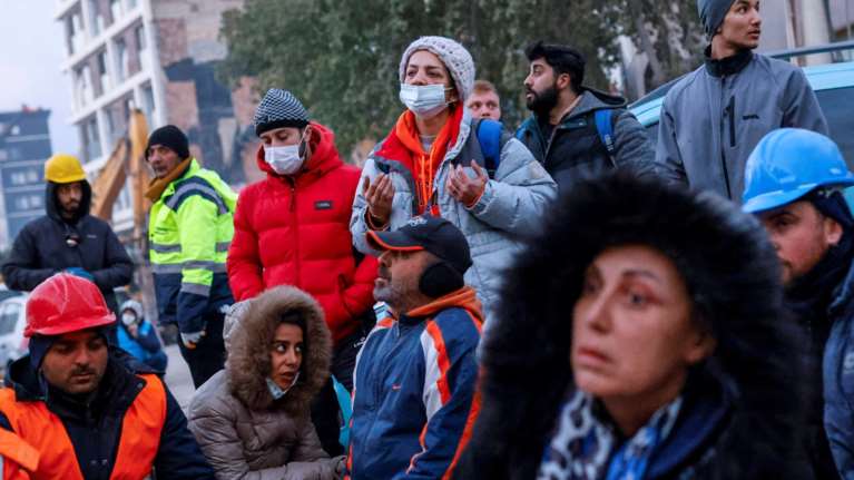 Ξεχειλίζει η οργή στην Τουρκία: Πολίτες αποδοκιμάζουν υπουργούς και βουλευτές του Ερντογάν [βίντεο]