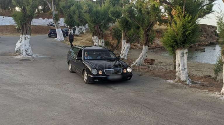 &quot;Λύγισε&quot; ο πατέρας της Ιωάννας στο τελευταίο αντίο: Θα φέρω ένα κρεβατάκι να κοιμάμαι δίπλα σου