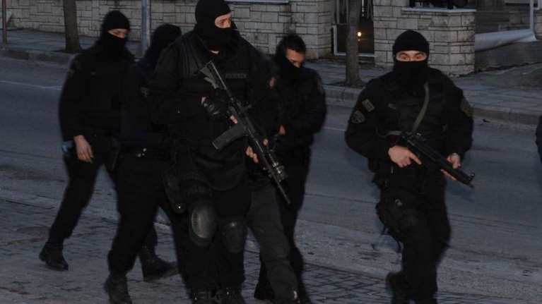 Κινηματογραφική έφοδος των ΕΚΑΜ σε Airbnb στο κέντρο του Ηρακλείου - Διέμενε 28χρονος που εμπλέκεται σε διακίνηση ναρκωτικών