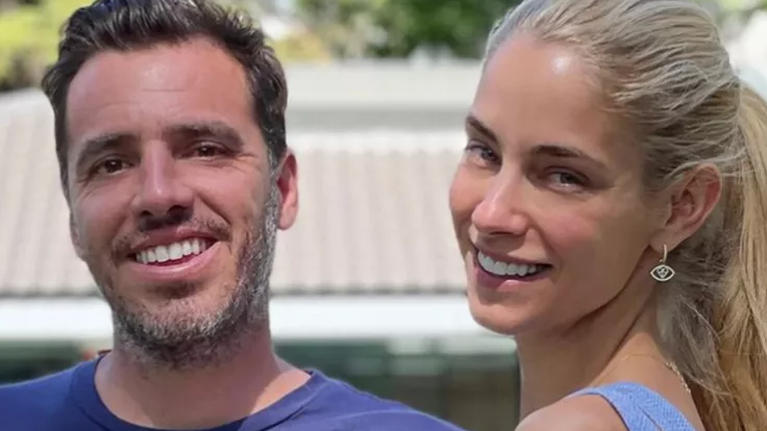 Δούκισσα Νομικού: Με κόκκινο κραγιόν και βαθύ ντεκολτέ σε βραδινό ραντεβού με τον Δημήτρη Θεοδωρίδη