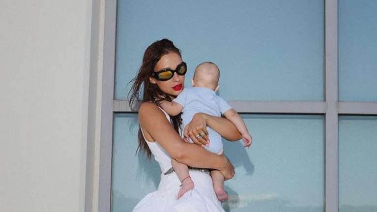 Η Ελένη Φουρέιρα φωτογραφίζεται με τον έξι μηνών γιο της και &quot;τρελαίνει&quot; το Instagram [εικόνες]