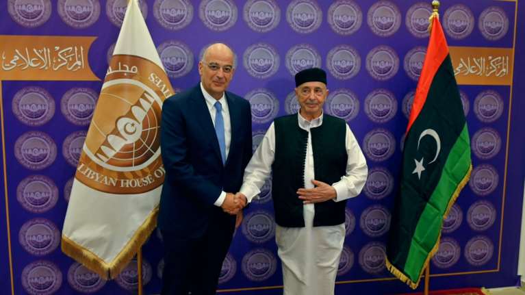 Δένδιας με τον πρόεδρο της Βουλής των Αντιπροσώπων: Ικανοποίηση της Ελλάδας για την καταδίκη των τουρκολιβυκών μνημονίων