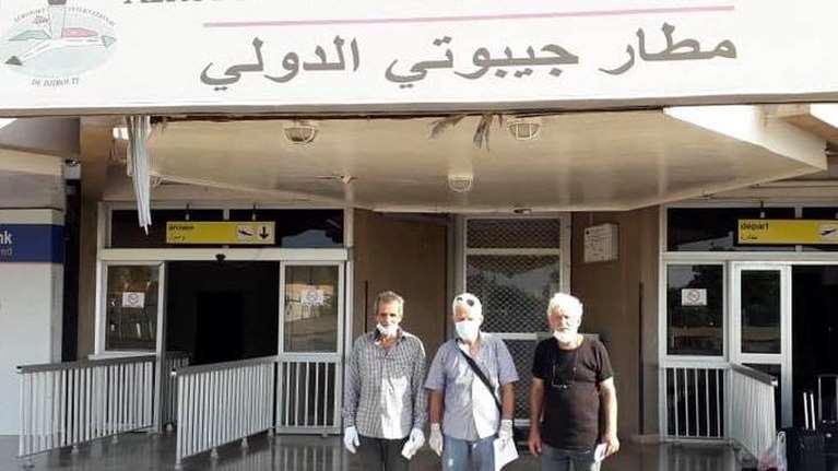 Επέστρεψαν στην Ελλάδα από το Τζιμπουτί οι τρεις Έλληνες ναυτικοί