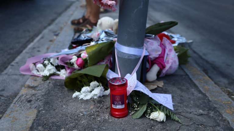 Τροχαίο στην Νίκαια: Θρήνος στην κηδεία της Παναγιώτας - Συντετριμμένοι οι γονείς της 7χρονης