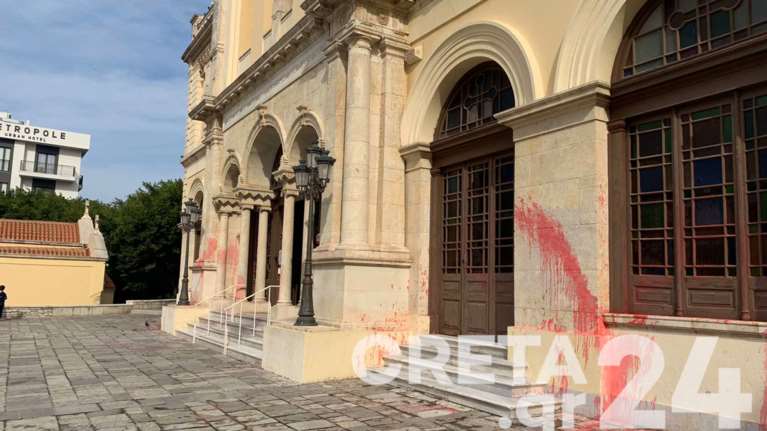 Νέος βανδαλισμός σε εκκλησία - Μπογιές και συνθήματα στον Άγιο Μηνά Ηρακλείου