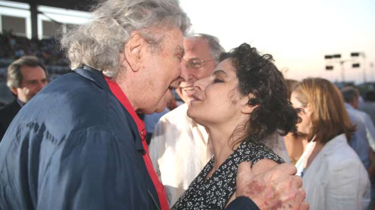 Συνταρακτική η Μαργαρίτα για τις τελευταίες στιγμές του Μίκη Θεοδωράκη: &quot;Είναι σαν να κοιμάται - Δεν ήθελε να ζήσει άλλο &quot;