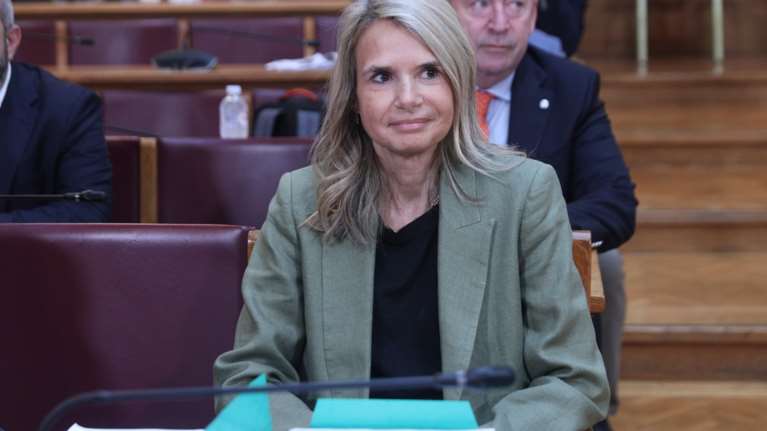 Μιλένα Αποστολάκη: Η κυβέρνηση ανοίγει τον δρόμο για νέες αυθαίρετες αυξήσεις στα ασφάλιστρα υγείας