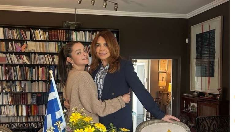 Η Μαριτίνα Ντενίση μας ανοίγει το σπίτι στον Θεολόγο - Αρχοντικό με παραδοσιακά έπιπλα και έργα Τέχνης