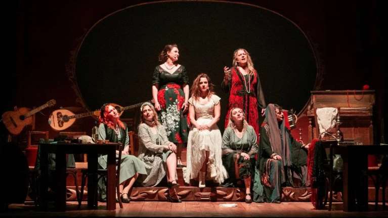 Η Μαρίνα Σάττι στο θέατρο - Και δεν είναι η μόνη τραγουδίστρια που θα δούμε επί σκηνής