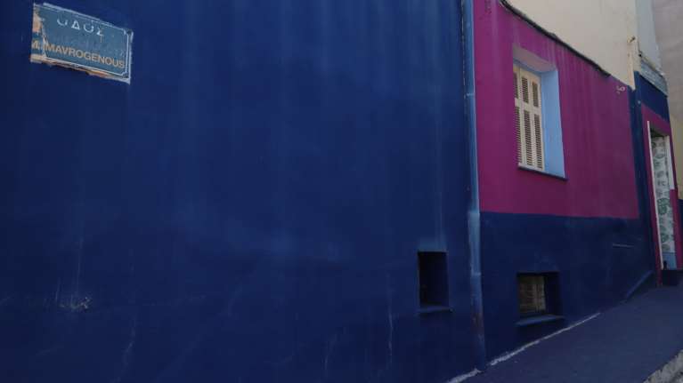 Ανείπωτη τραγωδία στην Καλλιθέα: Ζούσε για εβδομάδες με τη νεκρή μητέρα της - Στη ντουλάπα το άψυχο σώμα της 92χρονης