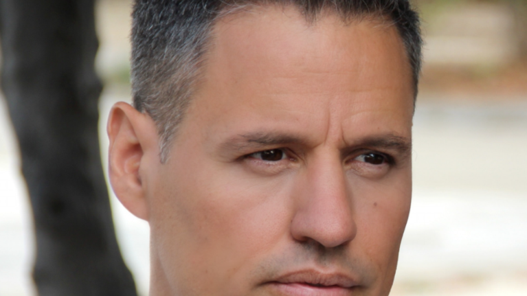 Νέο άσμα Γρηγόρη Πετράκου για... τον κορονοϊό: Οι &quot;ειδικοί σε κρατάνε φυλακή&quot; [βίντεο]