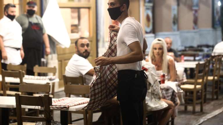 Lockdown στην εστίαση: "Όχι" από τους καταστηματάρχες της Αττικής - Διαχωρίζουν τη θέση τους