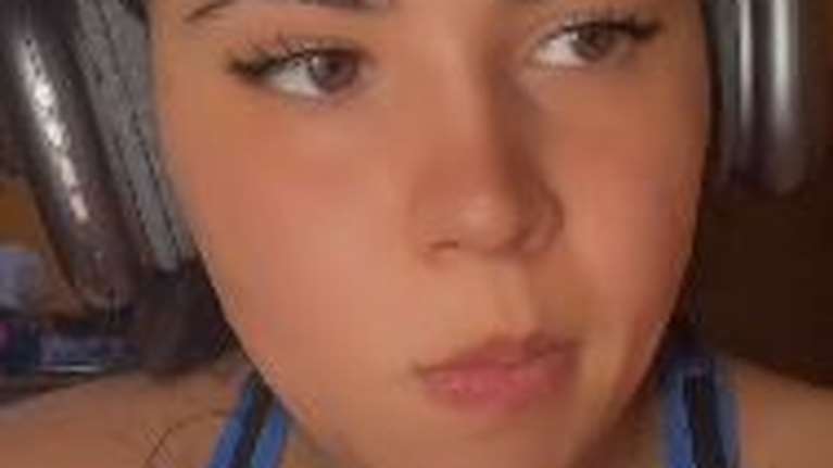 Νεαρή κοπέλα καταγγέλλει ότι της πρότειναν πλήρη απασχόληση ως πωλήτρια με... 280 ευρώ τον μήνα - "Viral" το βίντεο της