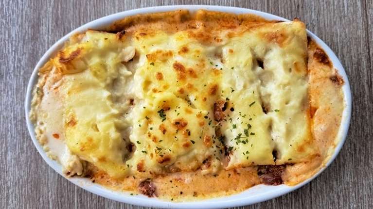 Έτσι φτιάχνουμε το πανεύκολο και λαχταριστό σουφλέ με ψωμί του τοστ