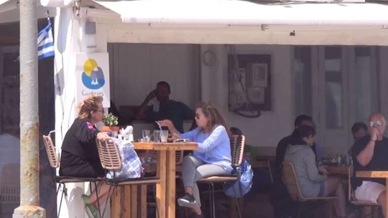 Η Μύκονος επέστρεψε σε καλοκαιρινούς ρυθμούς: Άνοιξαν τα καταστήματα στο κοσμοπολίτικο νησί [βίντεο]