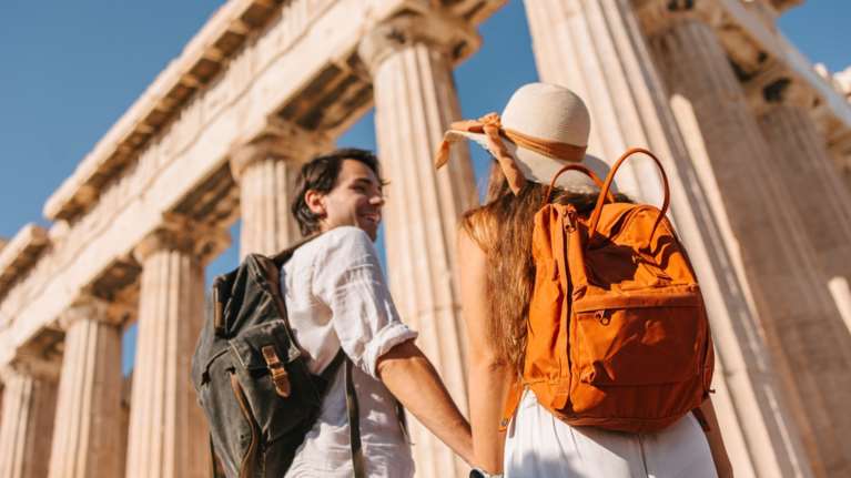 Airbnb: &quot;Καυτό&quot; καλοκαίρι για τις κρατήσεις - Πανάκριβα τα καταλύματα στην Ελλάδα