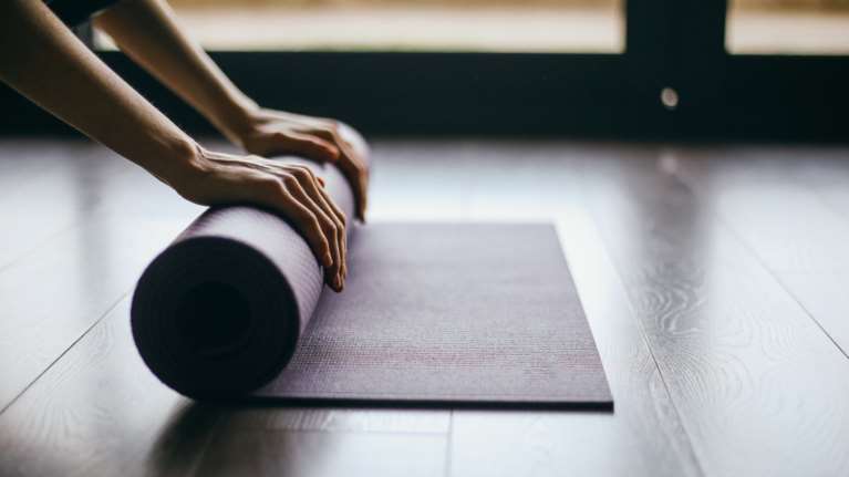 4 λόγοι υγείας για να βάλετε τη yoga στη ζωή σας – με επιστημονικές αποδείξεις