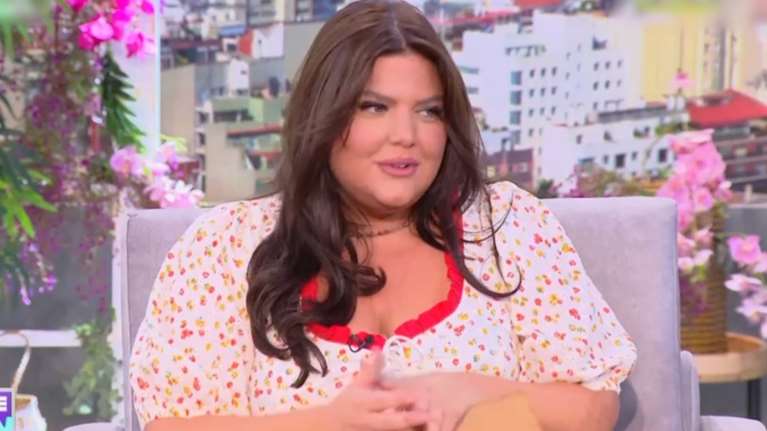 Δανάη Μπάρκα για Μαρία Σολωμού: &quot;Με σοκάρει που τα λέει η Μαρία, της οποίας η εμφάνιση έχει περάσει πολλές φορές πειραματικά στάδια&quot;