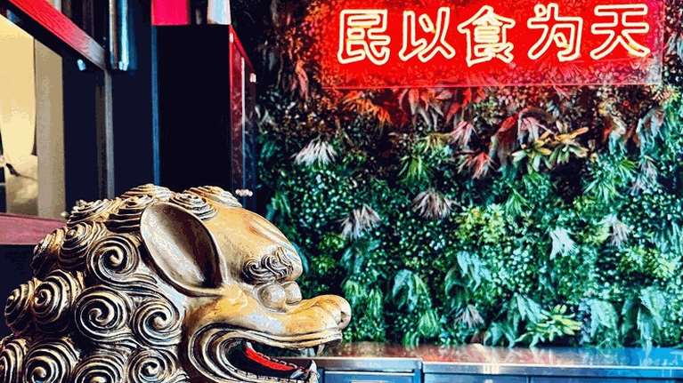 Από κορυφαία baos και μπαμπάτσικα dumplings μέχρι πόδια κοτόπουλου σε πικάντικο τουρσί: Στα κινέζικα εστιατόρια του Μεταξουργείου