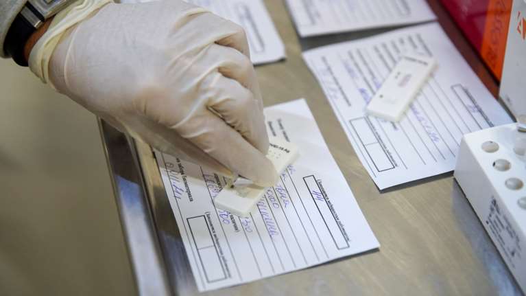 Πλαστά rapid test στο Σουφλί: Στον εισαγγελέα  οι 10 συλληφθέντες - Κατηγορίες σε 21 άτομα - Εμπλοκή 5 στρατιωτικών και 2 αστυνομικών