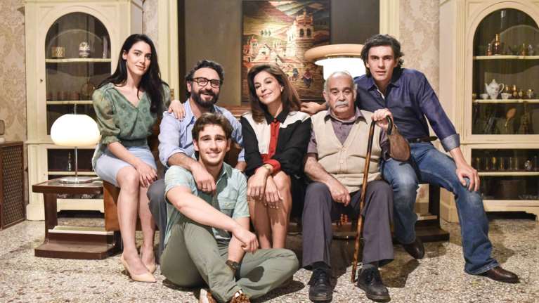 &quot;Τα καλύτερά μας χρόνια&quot;: Ρίχνουν αυλαία με τον πιο απρόσμενο... guest - Ποιος εισβάλλει στη σειρά