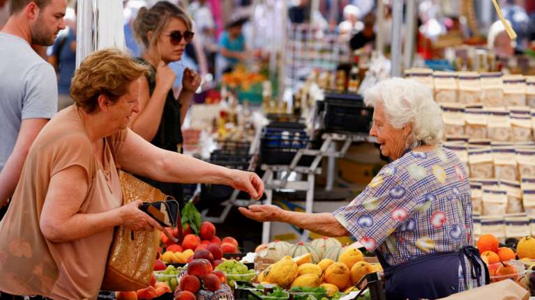 Καλπάζει η ακρίβεια στην Ιταλία: Ανατιμήσεις - ρεκόρ στα τρόφιμα, αύξηση 329% στην ενέργεια