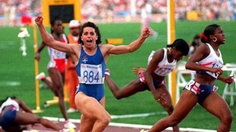 33 χρόνια &quot;Για την Ελλάδα ρε γαμώτο&quot;: Η συγκλονιστική ανάρτηση της Πατουλίδου - &quot;Ξύπνησα ψάχνοντας το χέρι σου&quot;