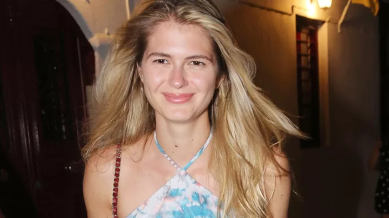 Κοιλιακοί που &quot;κόβουν&quot; την ανάσα: Η Αμαλία Κωστοπούλου κάνει πιλάτες και μας δείχνει το καλλίγραμμο κορμί της