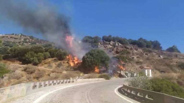 Αγνοείται γυναίκα στη μεγάλη φωτιά στο Λαύριο: Το σπίτι της έπιασε φωτιά καταγγέλλει ο γιος της