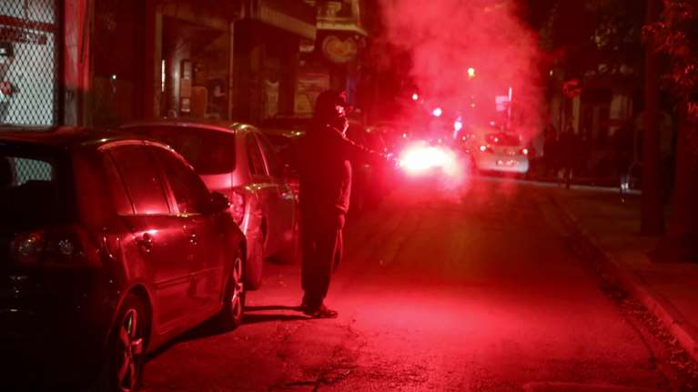 Πεδίο μάχης τα Εξάρχεια: Δέκα προσαγωγές, επτά συλλήψεις: Τραυματίες 3 αστυνομικοί