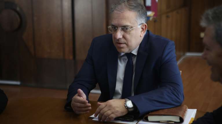 Θεοδωρικάκος: Το προσωπικό καθαριότητας βρίσκεται ήδη στα σχολεία - Διορίστηκαν 9.774 καθαρίστριες