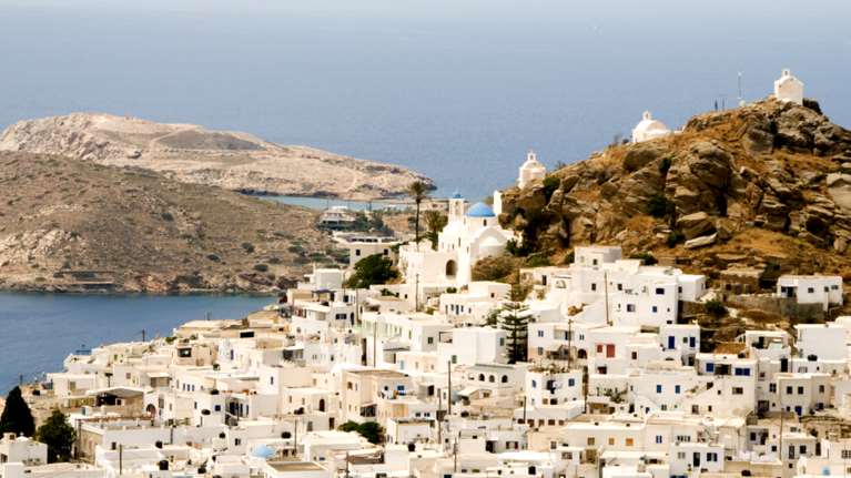 Δολοφονία στην Ιο: Ελεύθερος με περιοριστικούς όρους ο 22χρονος Ιρλανδός