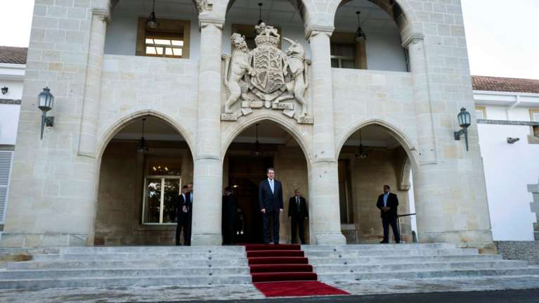 Σάλος στην Κύπρο: Λίστα πολιτικών που δεν πλήρωναν τα δάνειά τους - Υπουργοί, βουλευτές κι ο πρέσβης στην Ελλάδα