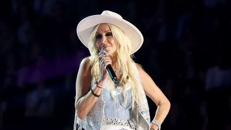 Η Άννα Βίσση πήγε κόντρα σε έναν από τους μεγαλύτερους κανόνες του μακιγιάζ μετά τα 50