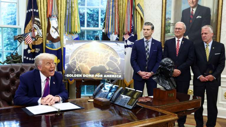 Ο Τραμπ ανακοίνωσε την αντιπυραυλική ασπίδα &quot;Golden Dome&quot; - Θα αναχαιτίζει ακόμα και από το... διάστημα