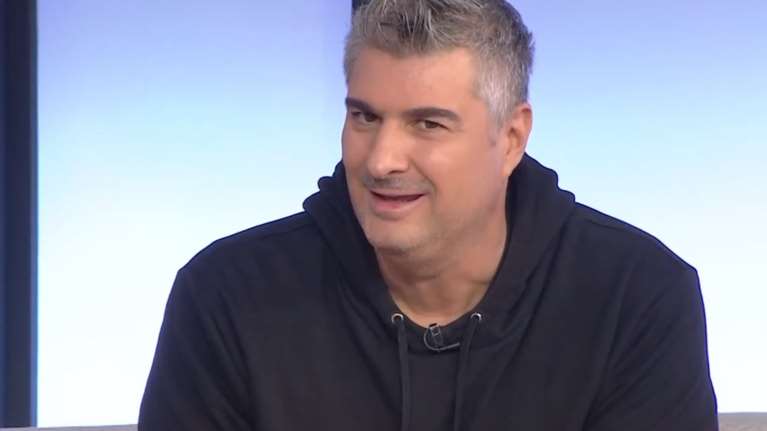 Μωραΐτης για ΣΥΡΙΖΑ: Δεν θα μπει στη Βουλή αλλά στο Γκίνες - Θα ψεκάσω με "ηθικό dettol" την καρέκλα του Φαραντούρη πριν κάτσω