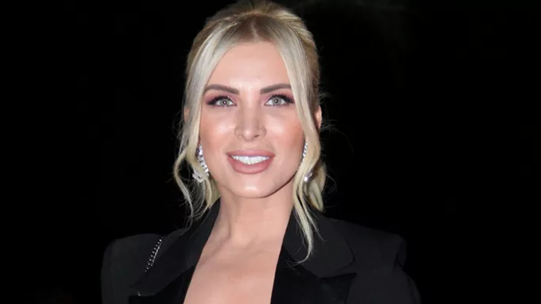 Κατερίνα Καινούργιου: Φόρεσε τη μεγαλύτερη ανοιξιάτικη τάση στα κοστούμια