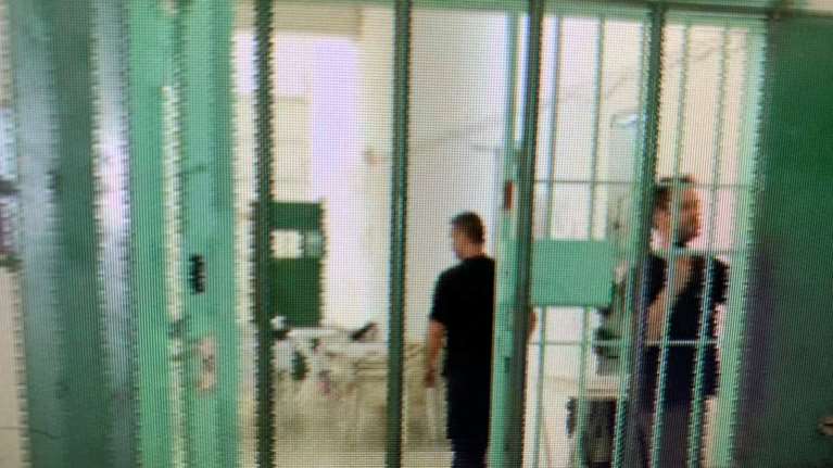 Γλυκά Νερά: Καρέ - καρέ ο Αναγνωστόπουλος να τηλεφωνεί ανέκφραστος από την ΣΤ πτέρυγα των φυλακών Κορυδαλλού [Βίντεο]