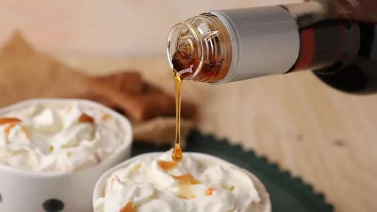 Συνταγή: 2 τρόποι να φτιάξεις σπιτική καραμέλα χωρίς ζάχαρη