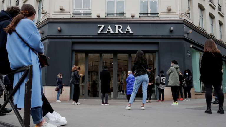 Zara: Ο όμιλος κλείνει 1.200 καταστήματα σε ολόκληρο τον κόσμο