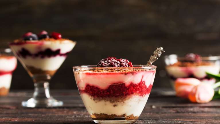 Δροσερό γιαουρτογλυκό με 4 υλικά - Γίνεται σε 5 λεπτά και είναι πεντανόστιμο