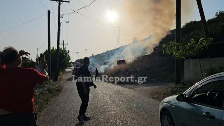 Λαμία: Πυρκαγιά κοντά σε σπίτια στη βόρεια πλευρά του νομού