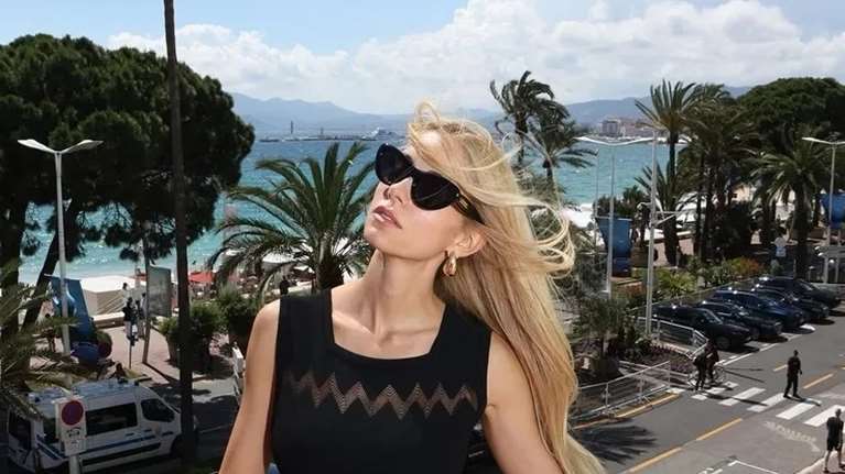 Δούκισσα Νομικού: Η εμφάνιση με pinstripe σακάκι σε σχέδιο των αδερφών Πρέλεβιτς