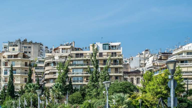 &quot;Φωτιά&quot; στα ακίνητα και στο γ΄ τρίμηνο του 2023: Οι περιοχές με τις χαμηλότερες και τις υψηλότερες τιμές